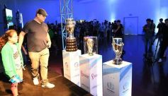 Foto de la galería: Visita histórica: las copas de la Scaloneta dejaron otro recuerdo inolvidable en su paso por la tierra colorada 