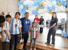 Foto de la galería: Visita histórica: las copas de la Scaloneta dejaron otro recuerdo inolvidable en su paso por la tierra colorada 
