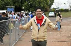 Foto de la galería: Visita histórica: las copas de la Scaloneta dejaron otro recuerdo inolvidable en su paso por la tierra colorada 