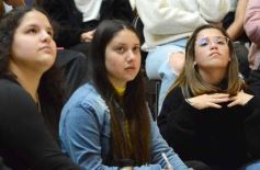 Sixto Fotografías. Sociedad. Cámara de Diputados - Ciberseguridad y redes sociales: estudiantes misioneros participaron de una charla-debate en la Legislatura