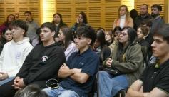 Foto de la galería: Ciberseguridad y redes sociales: estudiantes misioneros participaron de una charla-debate en la Legislatura