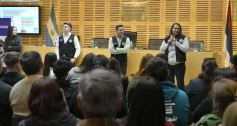 Foto de la galería: Ciberseguridad y redes sociales: estudiantes misioneros participaron de una charla-debate en la Legislatura