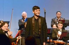 Foto de la galería: En violín y piano, el Teatro Lirico invitó a una noche con Mozart en Posadas