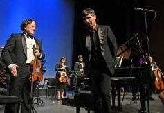 Foto de la galería: En violín y piano, el Teatro Lirico invitó a una noche con Mozart en Posadas