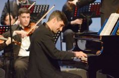 Foto de la galería: En violín y piano, el Teatro Lirico invitó a una noche con Mozart en Posadas