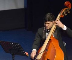 Foto de la galería: En violín y piano, el Teatro Lirico invitó a una noche con Mozart en Posadas
