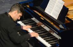 Foto de la galería: En violín y piano, el Teatro Lirico invitó a una noche con Mozart en Posadas