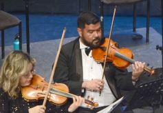 Foto de la galería: En violín y piano, el Teatro Lirico invitó a una noche con Mozart en Posadas