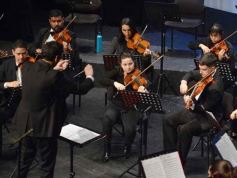 Foto de la galería: En violín y piano, el Teatro Lirico invitó a una noche con Mozart en Posadas