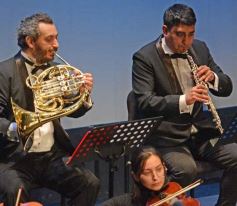 Foto de la galería: En violín y piano, el Teatro Lirico invitó a una noche con Mozart en Posadas