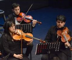 Foto de la galería: En violín y piano, el Teatro Lirico invitó a una noche con Mozart en Posadas