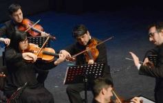 Foto de la galería: En violín y piano, el Teatro Lirico invitó a una noche con Mozart en Posadas