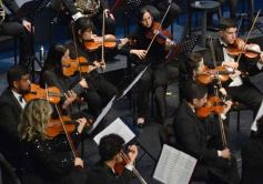 Foto de la galería: En violín y piano, el Teatro Lirico invitó a una noche con Mozart en Posadas
