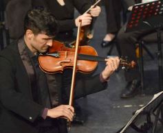 Foto de la galería: En violín y piano, el Teatro Lirico invitó a una noche con Mozart en Posadas