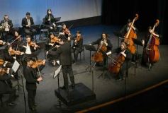 Foto de la galería: En violín y piano, el Teatro Lirico invitó a una noche con Mozart en Posadas