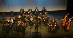 Foto de la galería: En violín y piano, el Teatro Lirico invitó a una noche con Mozart en Posadas