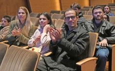 Foto de la galería: En violín y piano, el Teatro Lirico invitó a una noche con Mozart en Posadas