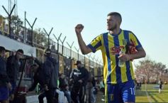 Foto de la galería: En lo más alto del fútbol misionero: Mitre gritó campeón