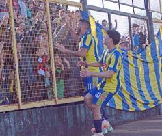 Foto de la galería: En lo más alto del fútbol misionero: Mitre gritó campeón