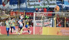 Foto de la galería: En lo más alto del fútbol misionero: Mitre gritó campeón