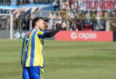 Foto de la galería: En lo más alto del fútbol misionero: Mitre gritó campeón