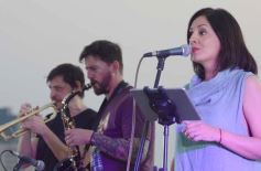 Sixto Fotografías. Sociedad. Música - Al Caer el Sol en El Brete: el domingo de los niños se pasó con música y diversión familiar