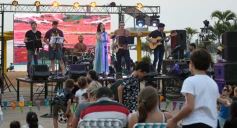 Foto de la galería: Al Caer el Sol en El Brete: el domingo de los niños se pasó con música y diversión familiar