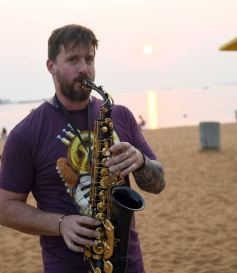 Foto de la galería: Al Caer el Sol en El Brete: el domingo de los niños se pasó con música y diversión familiar