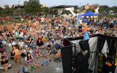 Foto de la galería: Al Caer el Sol en El Brete: el domingo de los niños se pasó con música y diversión familiar