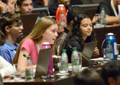 Foto de la galería: El Parlamento Estudiantil Misionero sesionó en la Legislatura con 20 leyes aprobadas