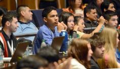 Foto de la galería: El Parlamento Estudiantil Misionero sesionó en la Legislatura con 20 leyes aprobadas