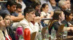 Foto de la galería: El Parlamento Estudiantil Misionero sesionó en la Legislatura con 20 leyes aprobadas