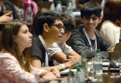 Foto de la galería: El Parlamento Estudiantil Misionero sesionó en la Legislatura con 20 leyes aprobadas