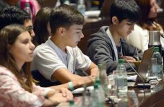Foto de la galería: El Parlamento Estudiantil Misionero sesionó en la Legislatura con 20 leyes aprobadas
