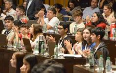 Foto de la galería: El Parlamento Estudiantil Misionero sesionó en la Legislatura con 20 leyes aprobadas