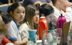 Foto de la galería: El Parlamento Estudiantil Misionero sesionó en la Legislatura con 20 leyes aprobadas