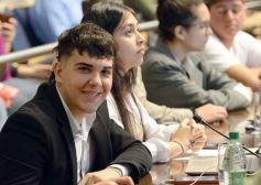 Foto de la galería: El Parlamento Estudiantil Misionero sesionó en la Legislatura con 20 leyes aprobadas