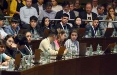 Foto de la galería: El Parlamento Estudiantil Misionero sesionó en la Legislatura con 20 leyes aprobadas