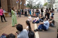 Sixto Fotografías. Sociedad. Periodismo en Radios y TV - Fotoperiodismo y Charla sobre IA: actividades que convocaron en la Explanada de la Legislatura