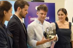 Sixto Fotografías. Sociedad. Anuncios del Gobierno Pcial. - Presentaron el Worldcoin en Posadas, avance tecnológico para validar la identidad a través de los ojos