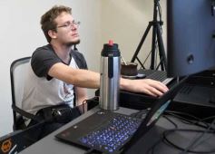 Foto de la galería: Presentaron el Worldcoin en Posadas, avance tecnológico para validar la identidad a través de los ojos