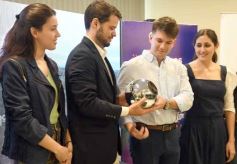 Foto de la galería: Presentaron el Worldcoin en Posadas, avance tecnológico para validar la identidad a través de los ojos