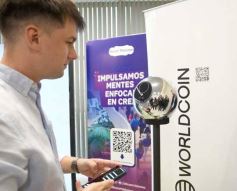 Foto de la galería: Presentaron el Worldcoin en Posadas, avance tecnológico para validar la identidad a través de los ojos