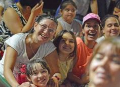 Foto de la galería: Segunda noche de calle: otro resumen de disfrute de la Estudiantina posadeña
