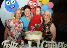 Foto de la galería: Los 2 añitos de Evangelina: tarde de juegos y gran encuentro familiar pusieron color a la celebración