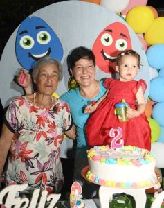 Foto de la galería: Los 2 añitos de Evangelina: tarde de juegos y gran encuentro familiar pusieron color a la celebración