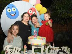 Foto de la galería: Los 2 añitos de Evangelina: tarde de juegos y gran encuentro familiar pusieron color a la celebración