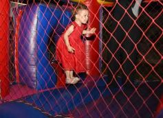 Foto de la galería: Los 2 añitos de Evangelina: tarde de juegos y gran encuentro familiar pusieron color a la celebración