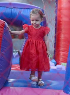 Foto de la galería: Los 2 añitos de Evangelina: tarde de juegos y gran encuentro familiar pusieron color a la celebración