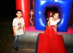 Foto de la galería: Los 2 añitos de Evangelina: tarde de juegos y gran encuentro familiar pusieron color a la celebración